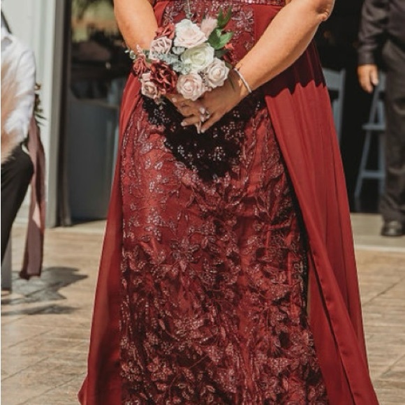 Mother of the bride Burgundy sequin, beaded embellishment, lace Wedding Gown - Picture 1 of 16